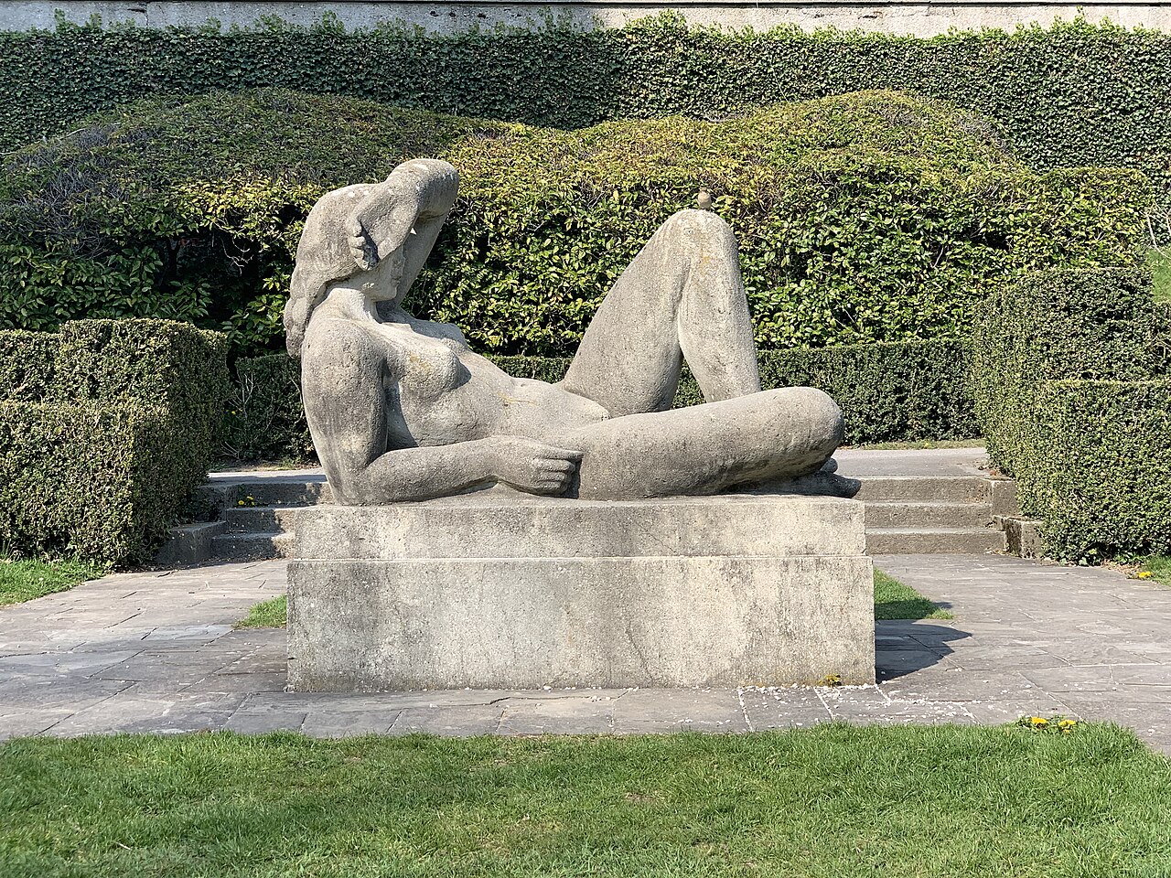 L'été (Pierre Blanc), 1949, au Parc de Mon-Repos, Lausanne, avril 2019