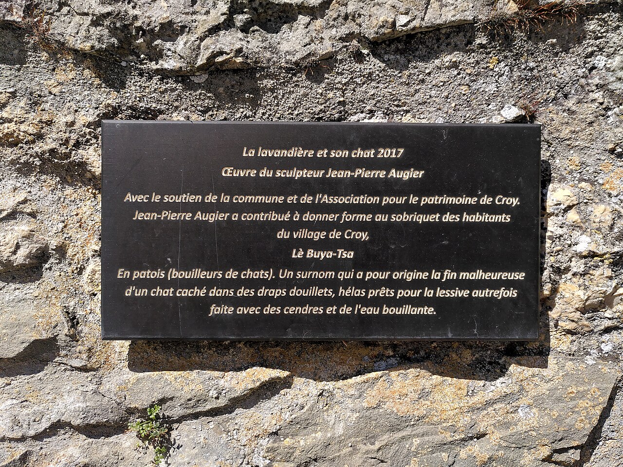 Plaque descriptive l'œuvre "La Lavandière et son Chat" de Jean-Pierre Augier