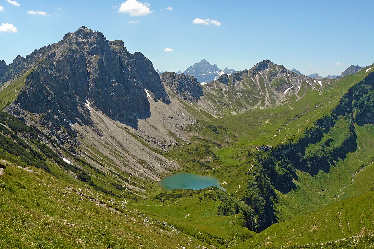 This media shows the nature reserve in the Tyrol with the ID 7032