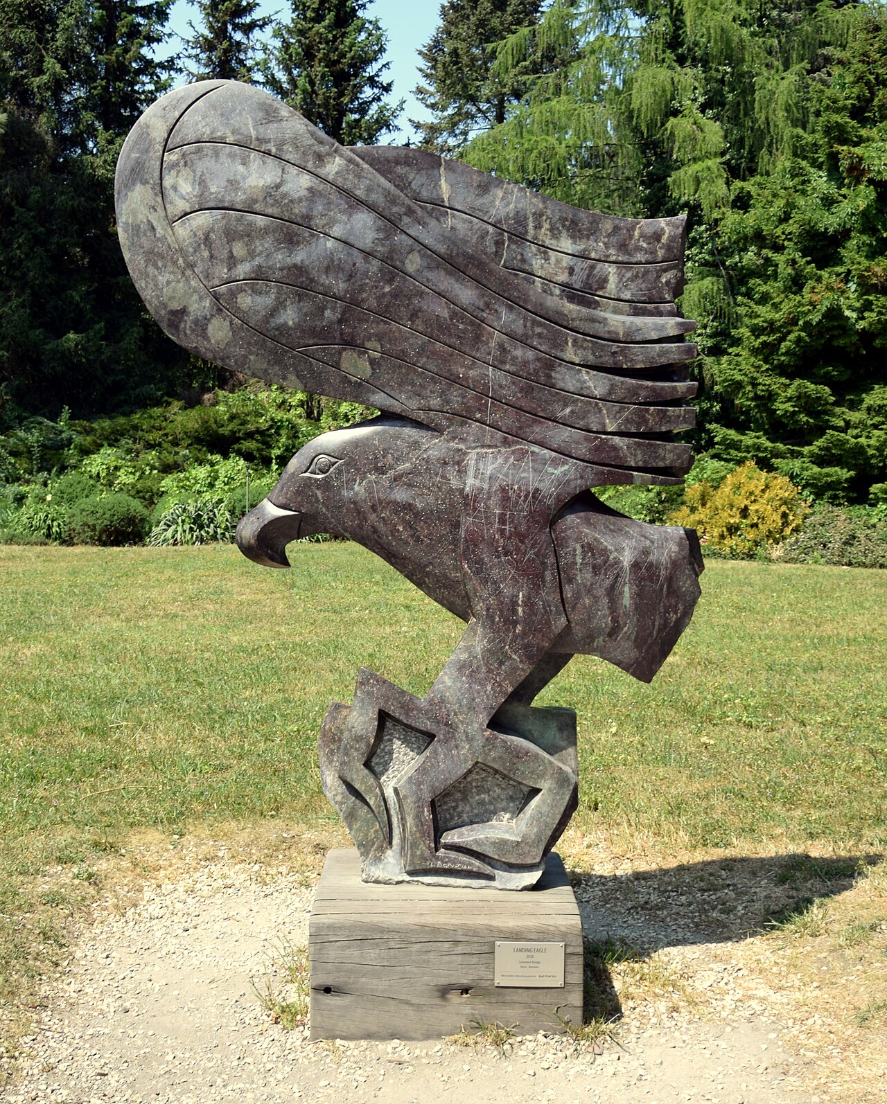 Sculpture "Landing Eagle" by Lovemore Bonjisi in Tierpark Berlin, Germany