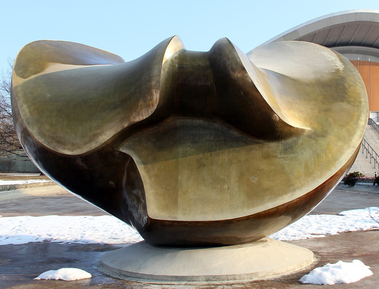 Sculpture, " Large Butterfly " von Henry Moore , 1986, John-Foster-Dulles-Allee 10, Berlin-Tiergarten , Germany