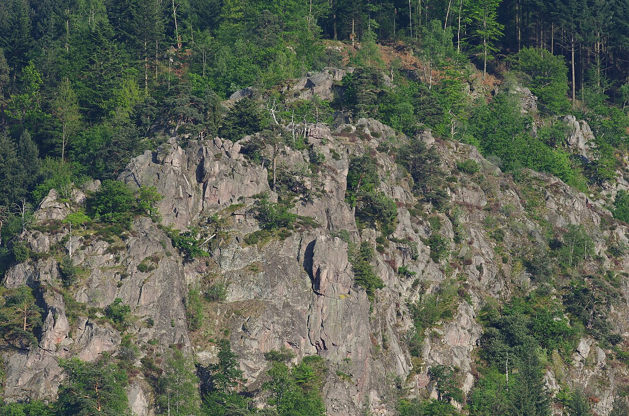 Lautenfelsen, Granitfelsen im Naturschutzgebiet Lautenfelsen oberhalb von Gernsbach-Lautenbach