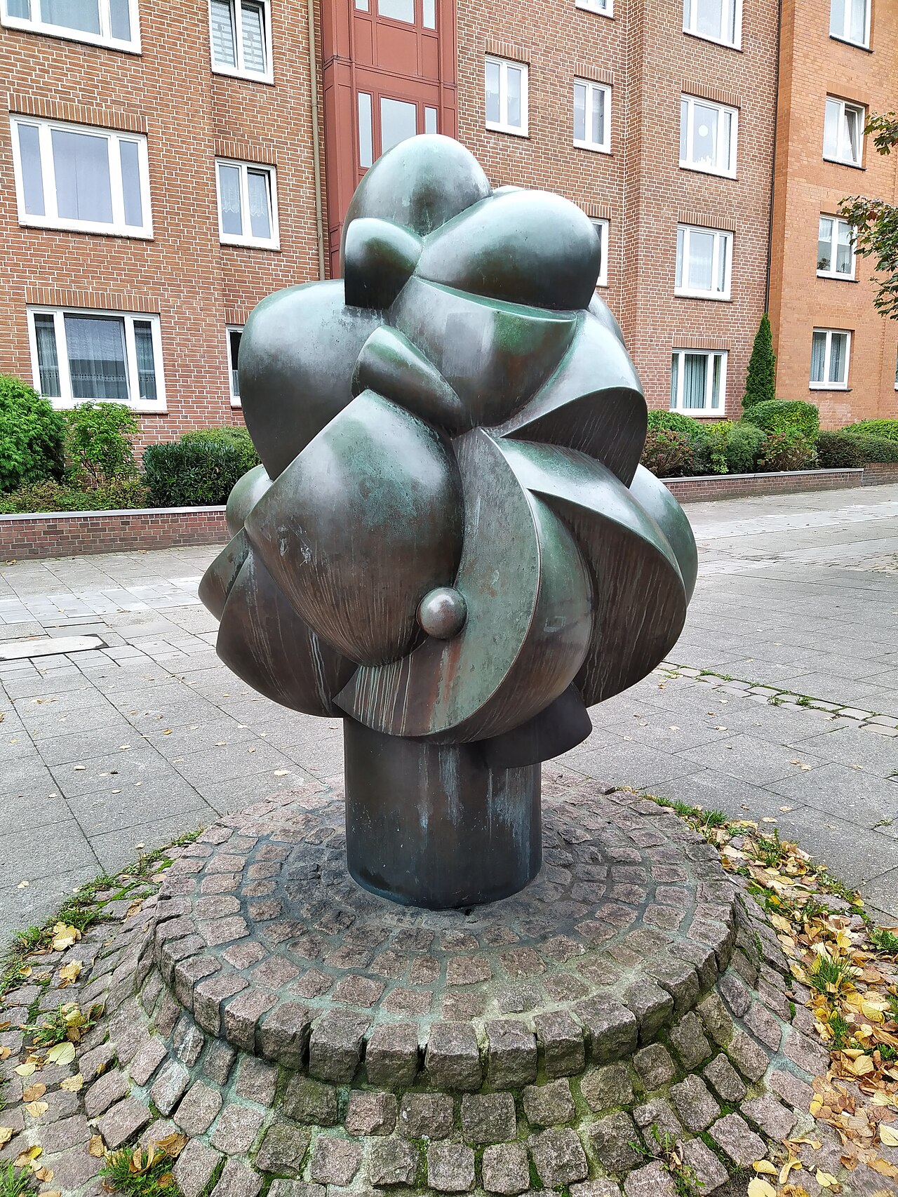 Skulptur "Lebensbaum" von Gerhard Brandes in Hamburg-Billstedt