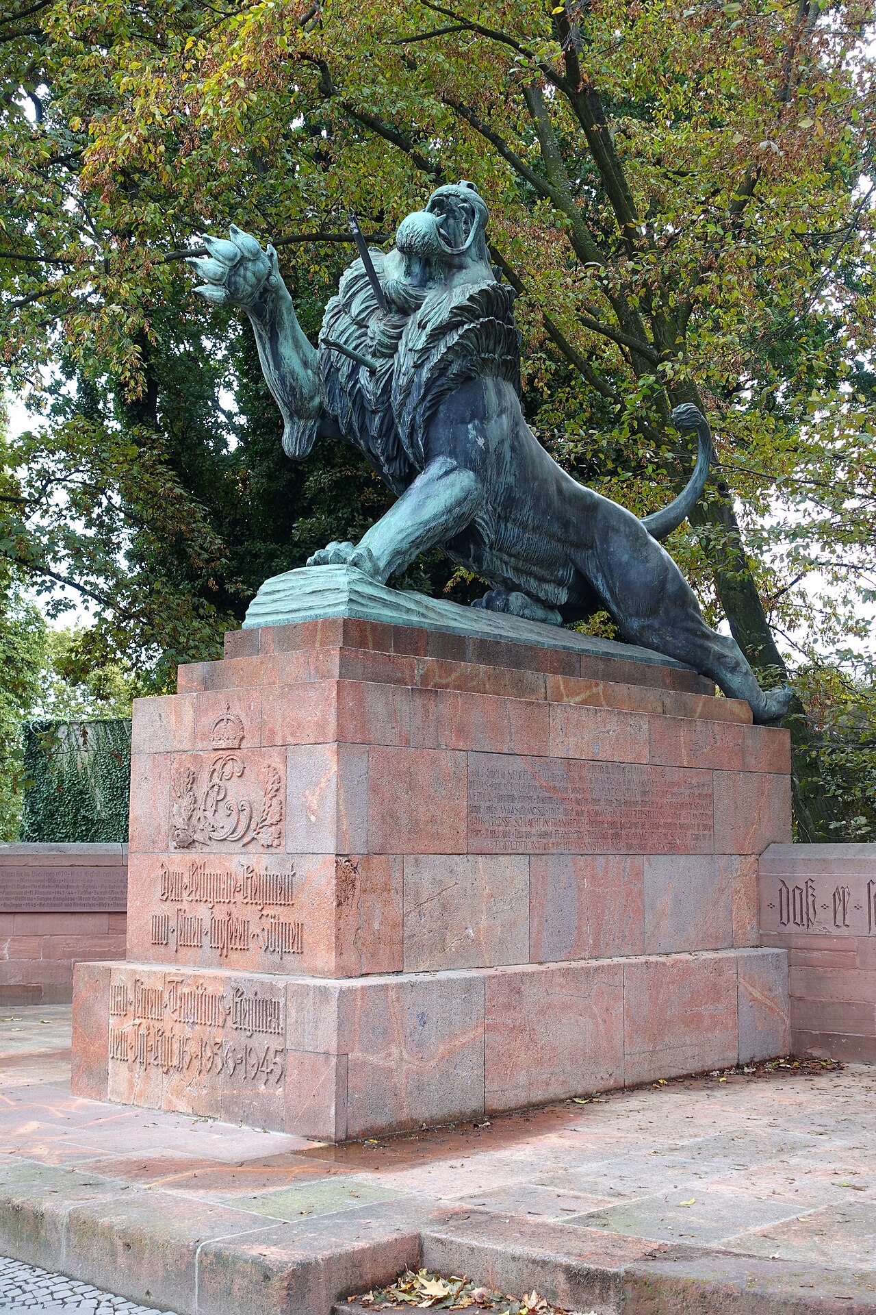 Leibgardistendenkmal by Heinrich Jobst, 1928 - Darmstadt, Germany