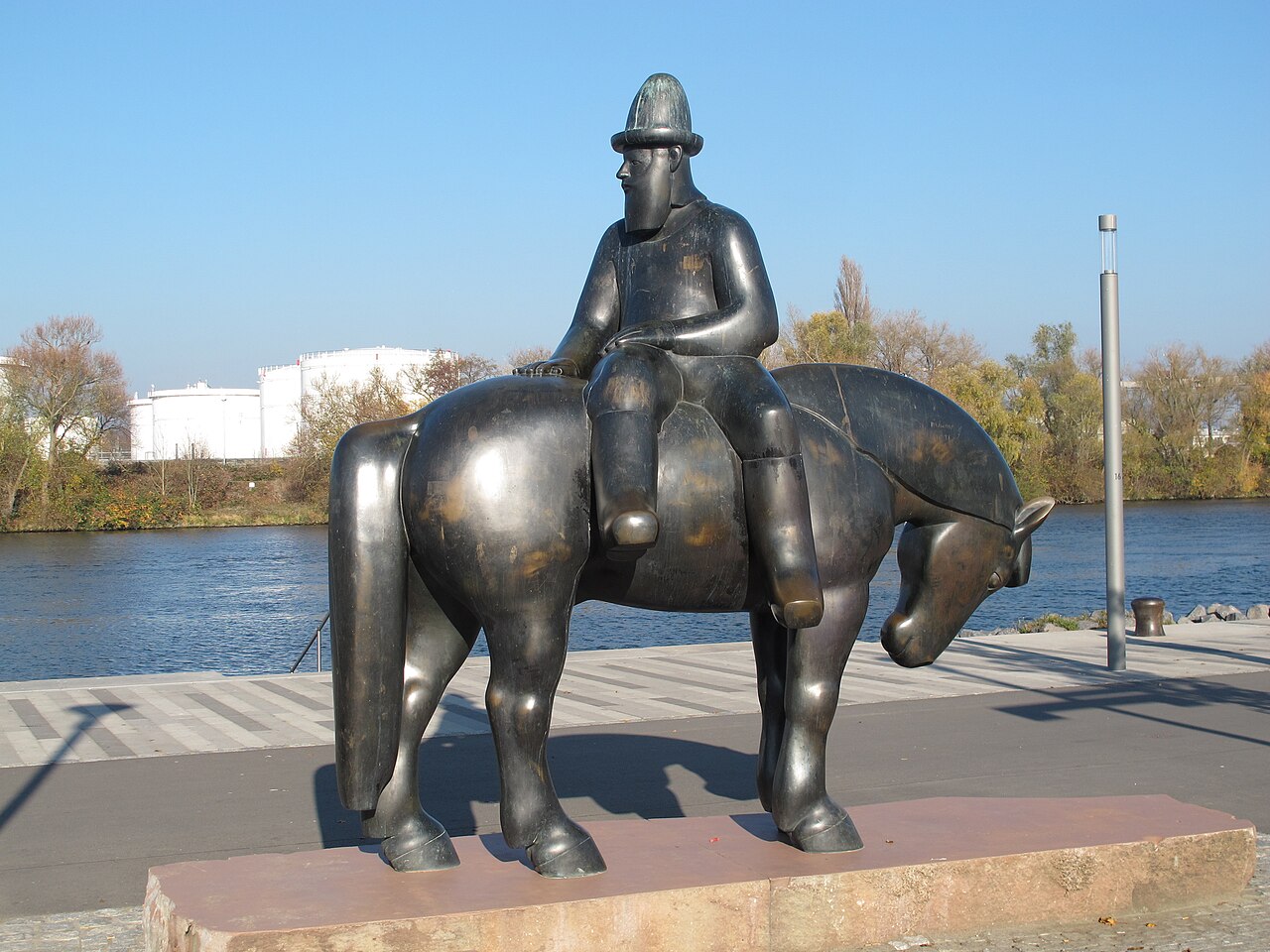 Rüsselsheim am Main - rider statue