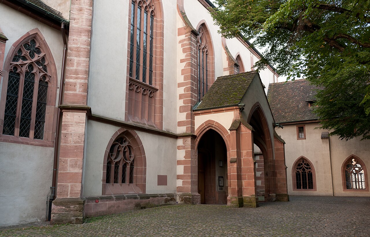 Leonhardskirche main entrance in Basel, Leonhardskircheplatz 10