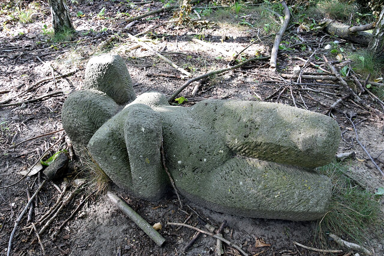 Sculpture Liegende on Glambecker Ring in Berlin-Marzahn, Germany