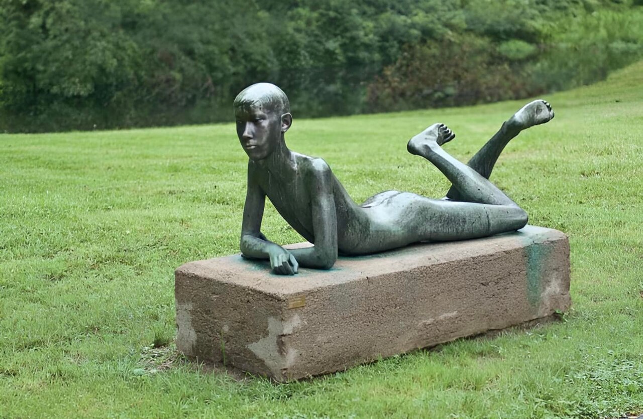 Foto von Liegender Junge
