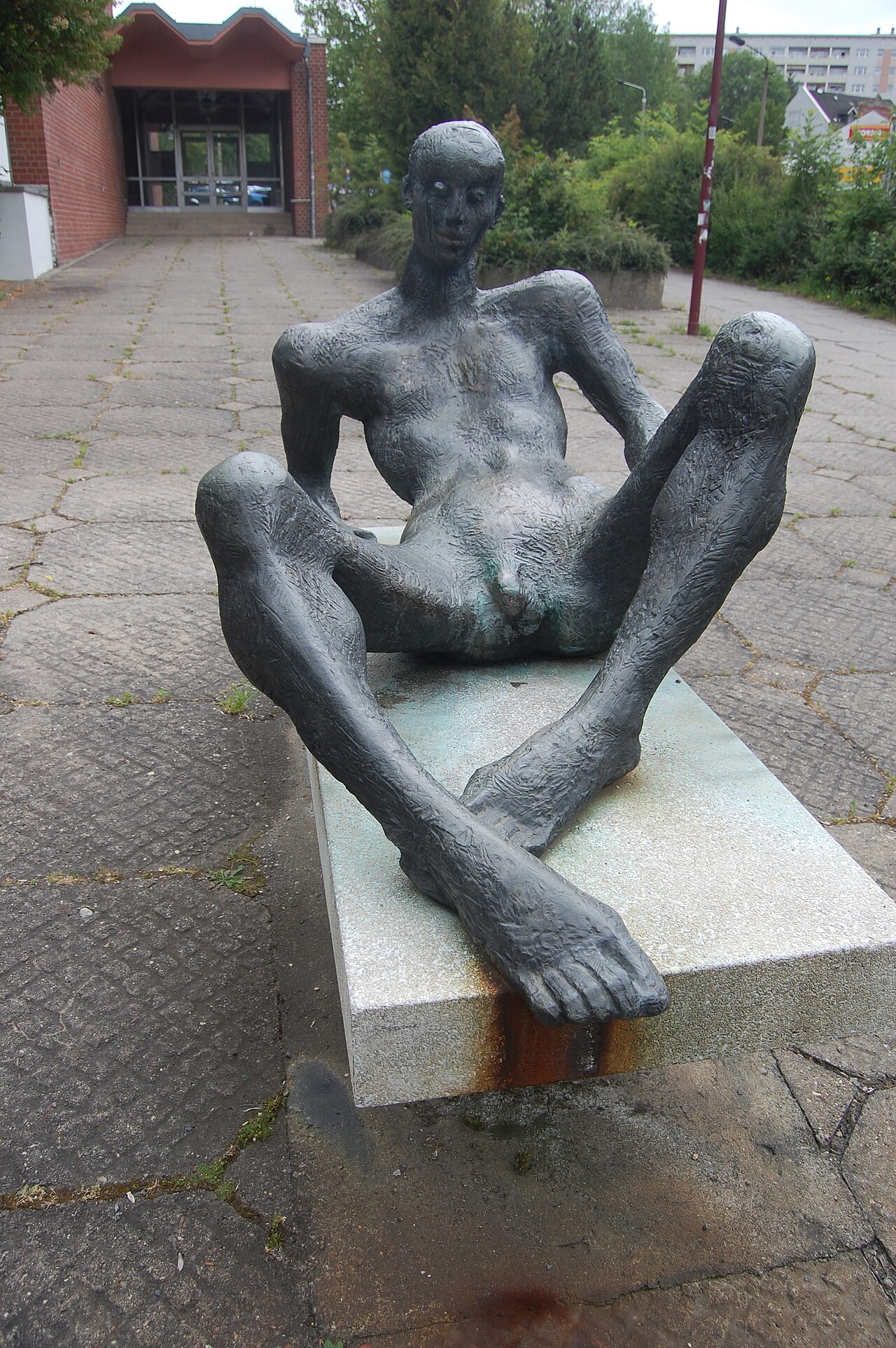 Liegender, Schwimmhalle Chemnitz-Gablenz