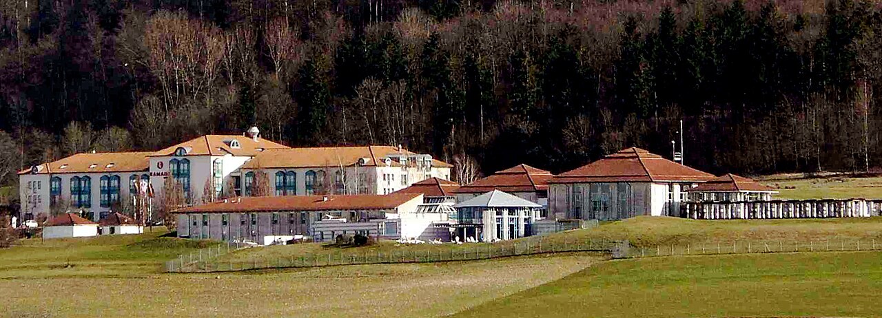 Die Limesthermen Aalen und das zum Komplex zugehörige Ramada-Hotel aus nordwestlicher Sicht