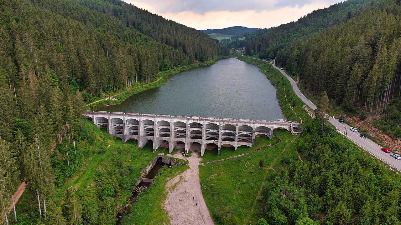Aerial view Linach dam