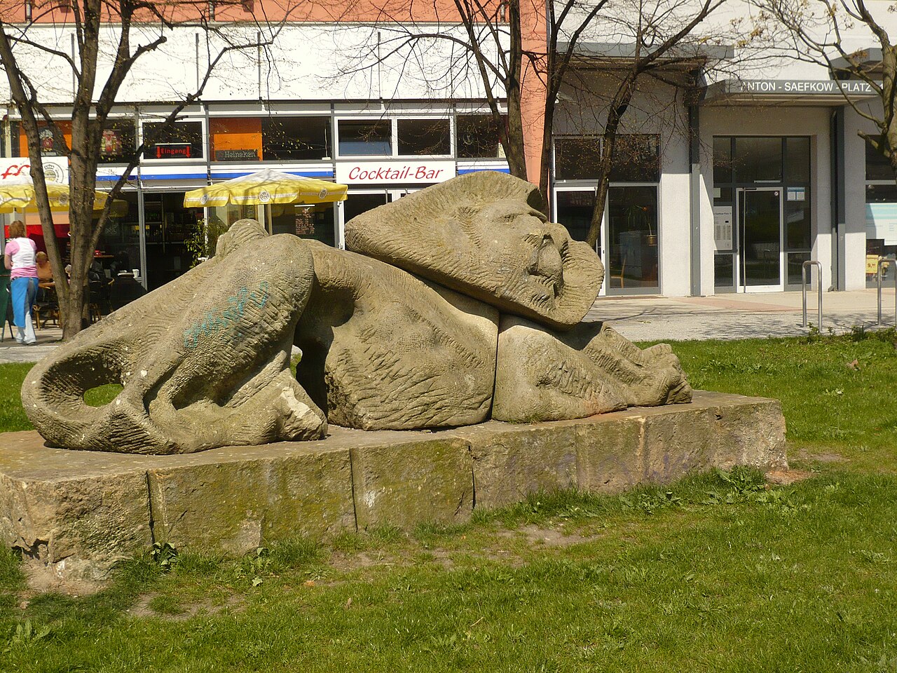 Anton-Saefkow-Platz