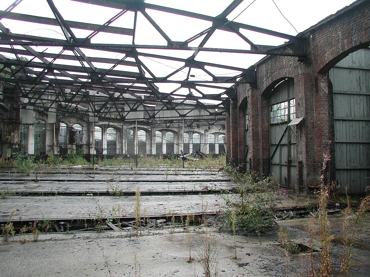 Lokschuppen Bielefeld vor der Rekonstruktion im Jahr 2001