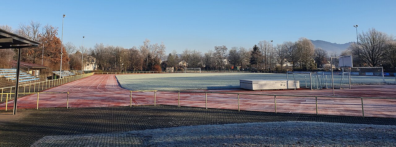 Tribüne und Leichtathletik-Anlagen im Ludwig-Jahn-Stadion des TV Bühl