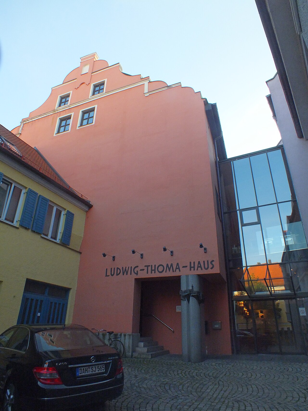 Ludwig-Thoma-Haus in der Augsburger Straße in Dachau