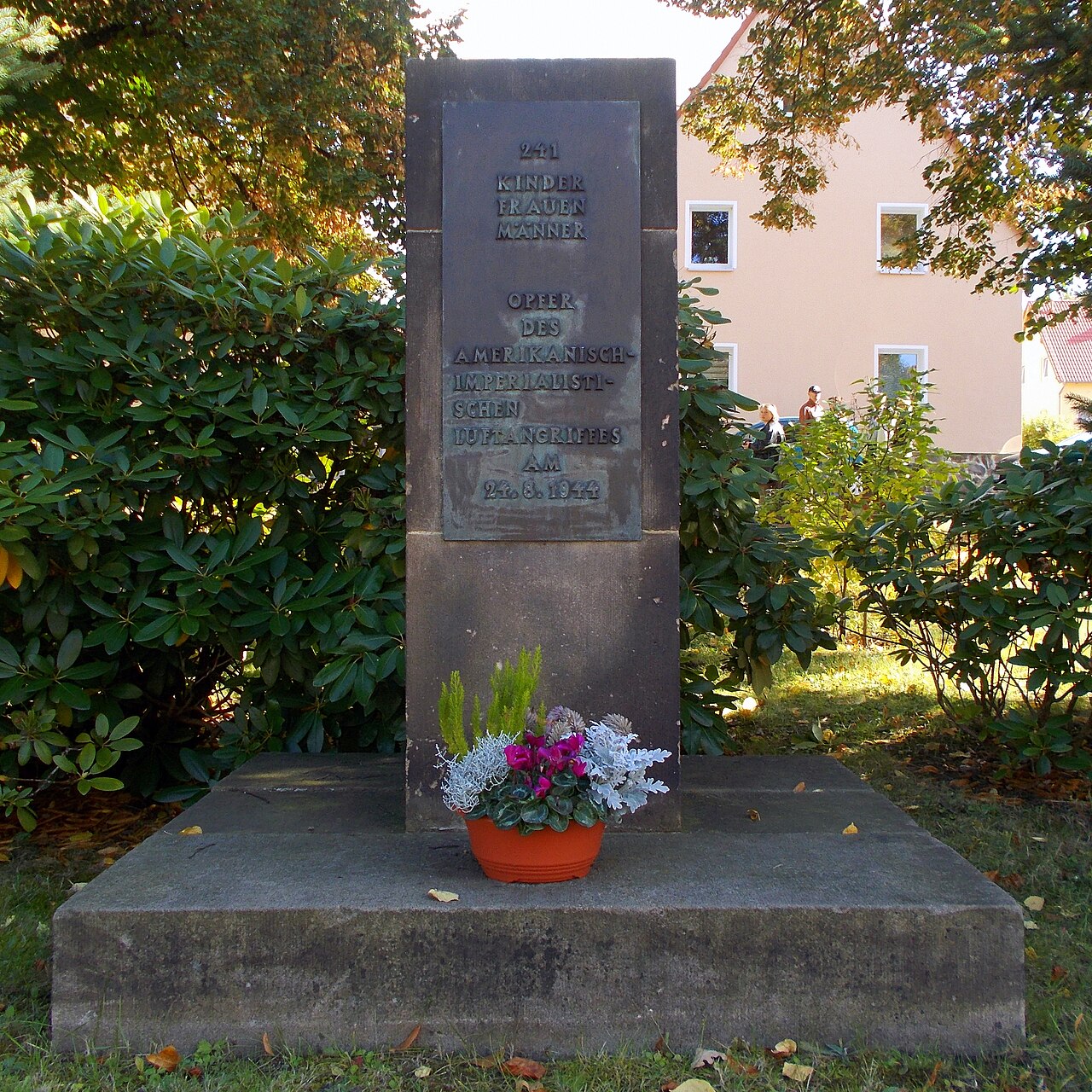 Denkmal Luftangriff Freital-Birkigt 24