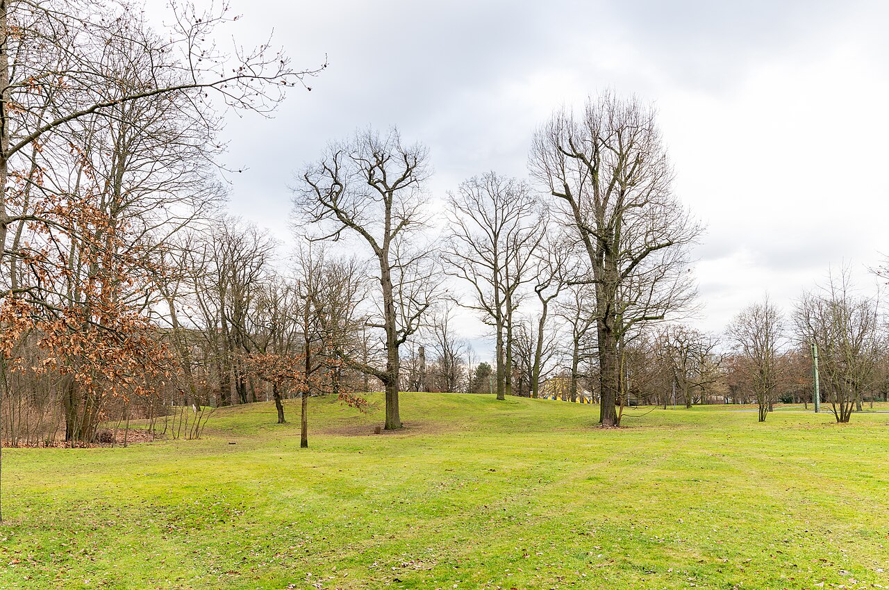 Nürnberg: Luitpoldhain, nördlich Schultheißallee 30