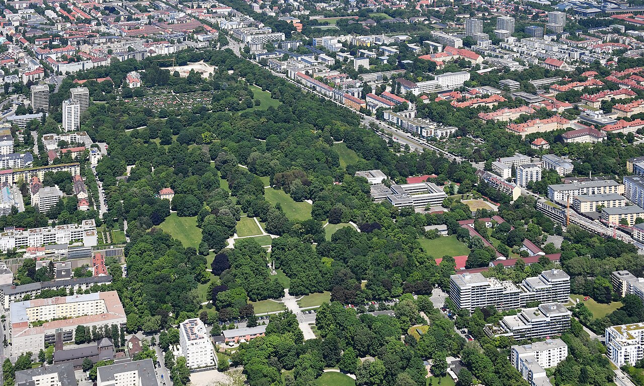Aerial image of Luitpoldpark in Munich (view from the southwest)