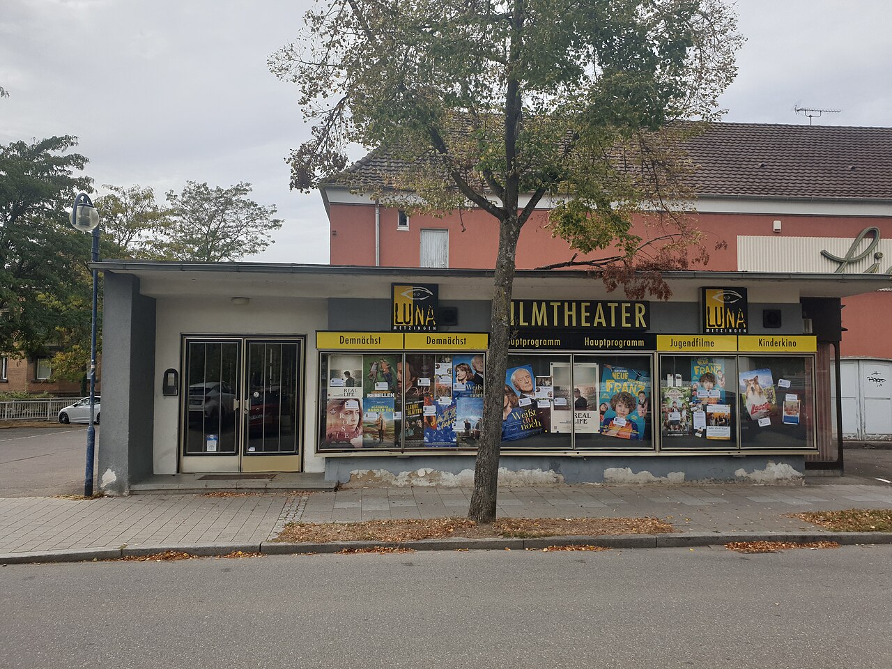 Frontansicht des Luna-Filmtheaters in Metzingen