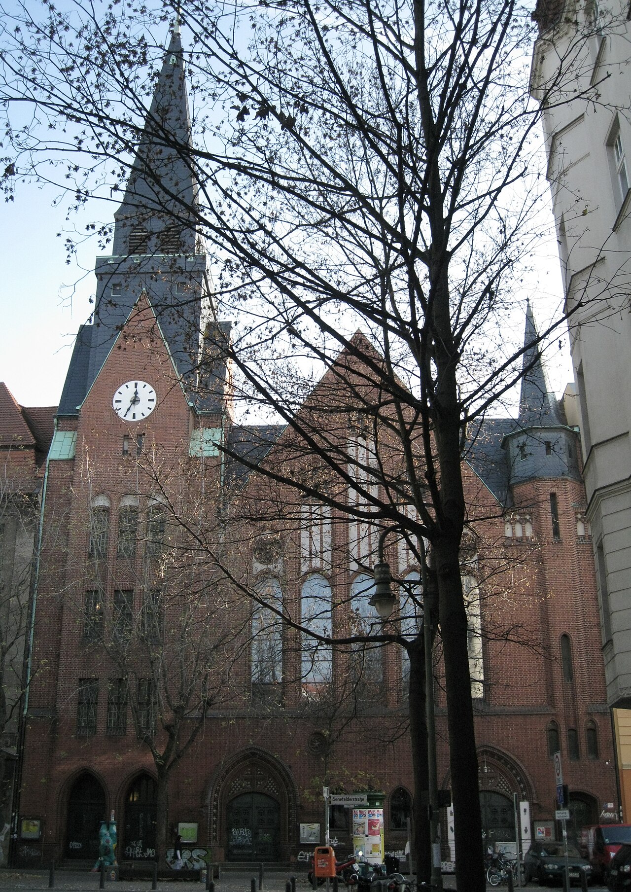 Straßenfront der Eliaskirche