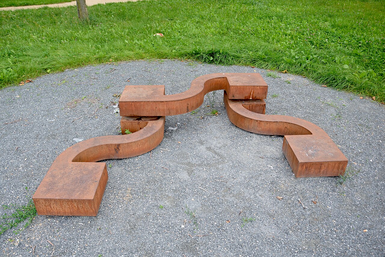 Sculpture Mäander von Susanne Specht in Berlin-Marzahn, Germany (2020)