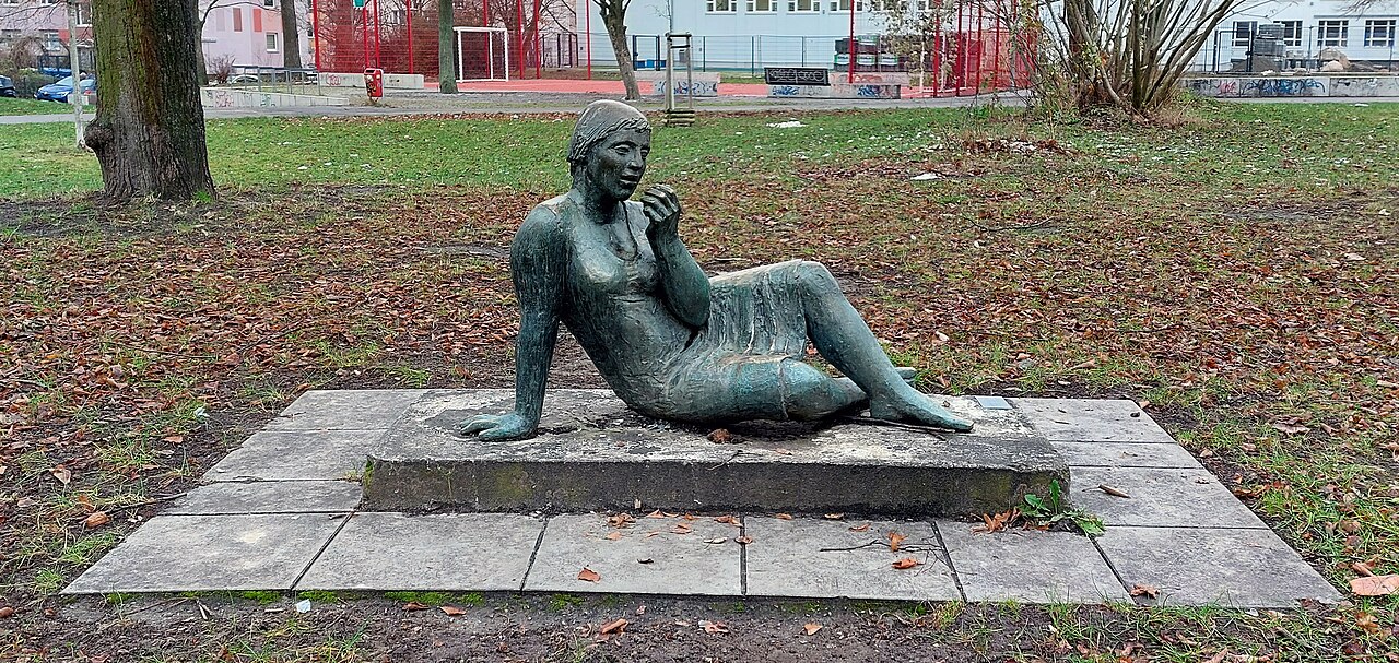 Statue, " Mädchen mit Apfel " by Christa Sammler , 1962, Nibelungenpark , Berlin-Lichtenberg , Germany