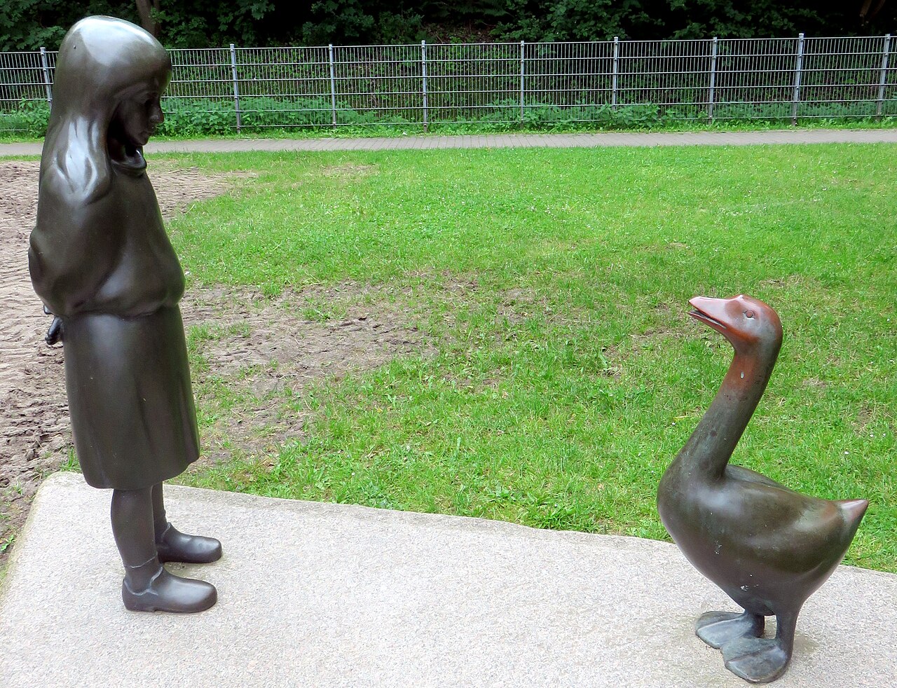 Foto von Mädchen mit Gans