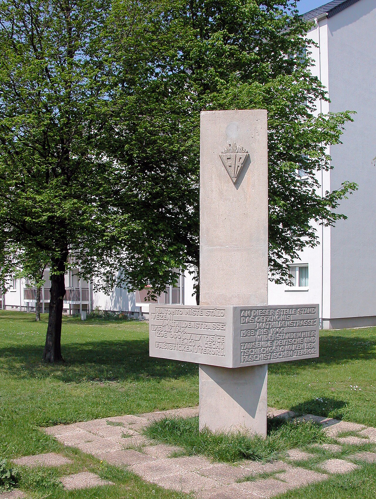 Foto von Mahnmal der Fédération Internationale des Résistantes für die Haftanstalt Mathildenstraße