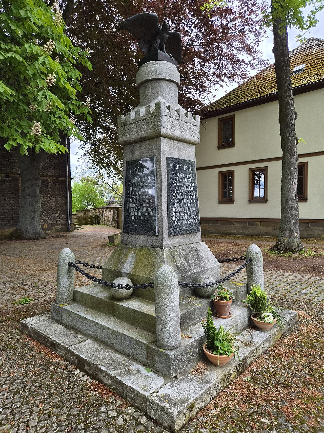Kriegerdebnkmial Emleben in Thüringen