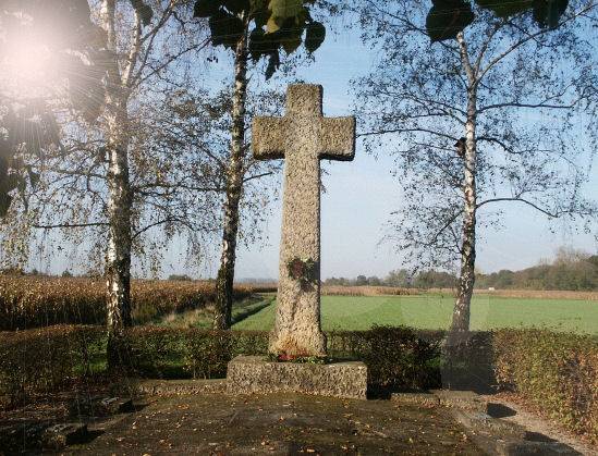 Ehrenmal Panzergraben bei Memprechtshofen im Jahre 2006