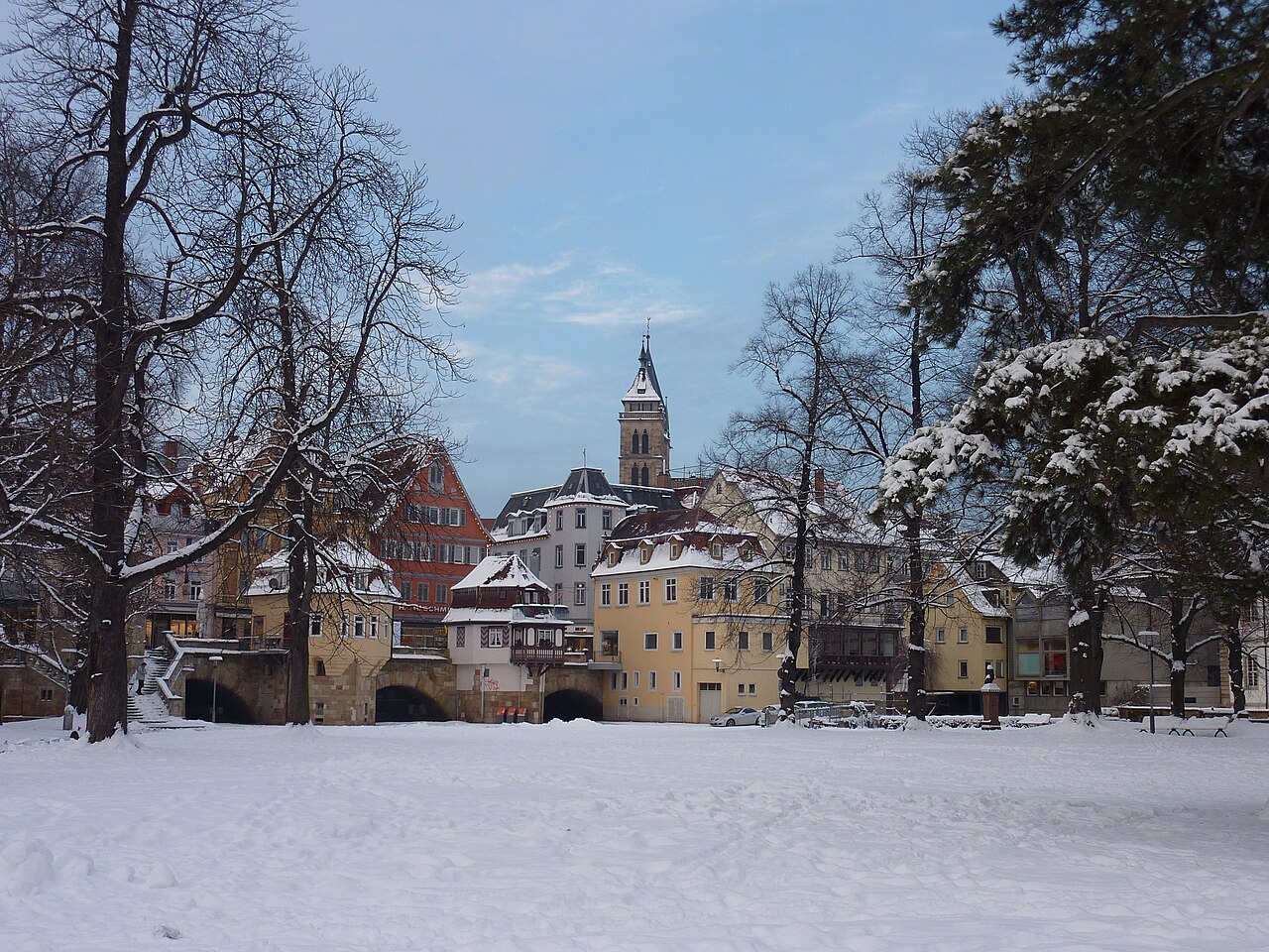 Maille in Esslingen im Winter, Blick zur Inneren Brücke