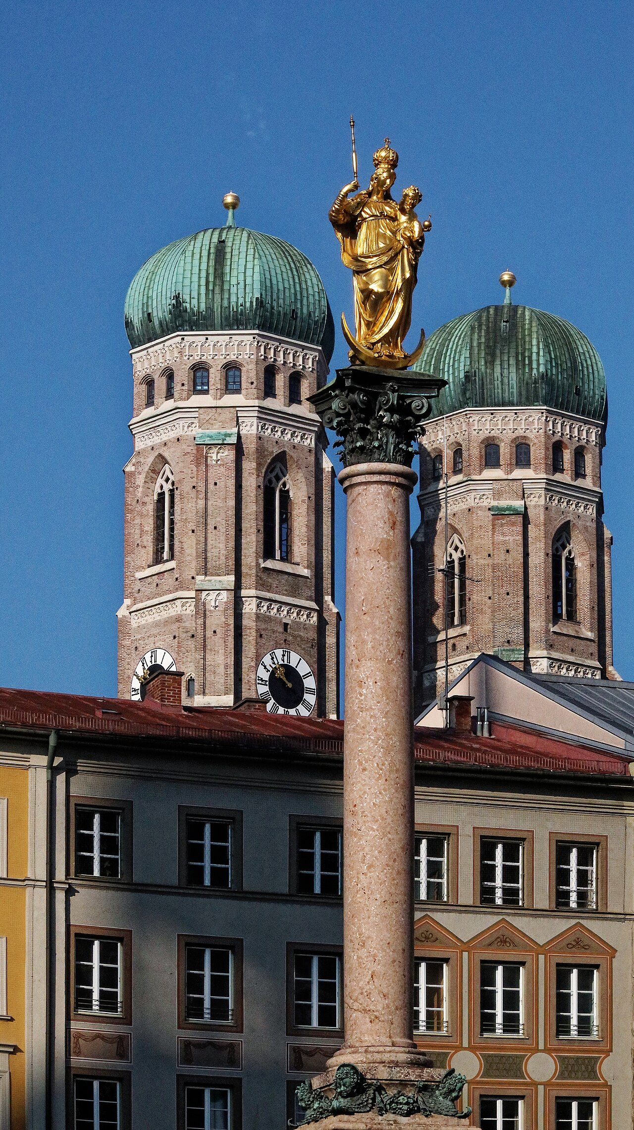 Presseclub München, außen und innen und Blick vom Presseclub aufs Münchner Rathaus