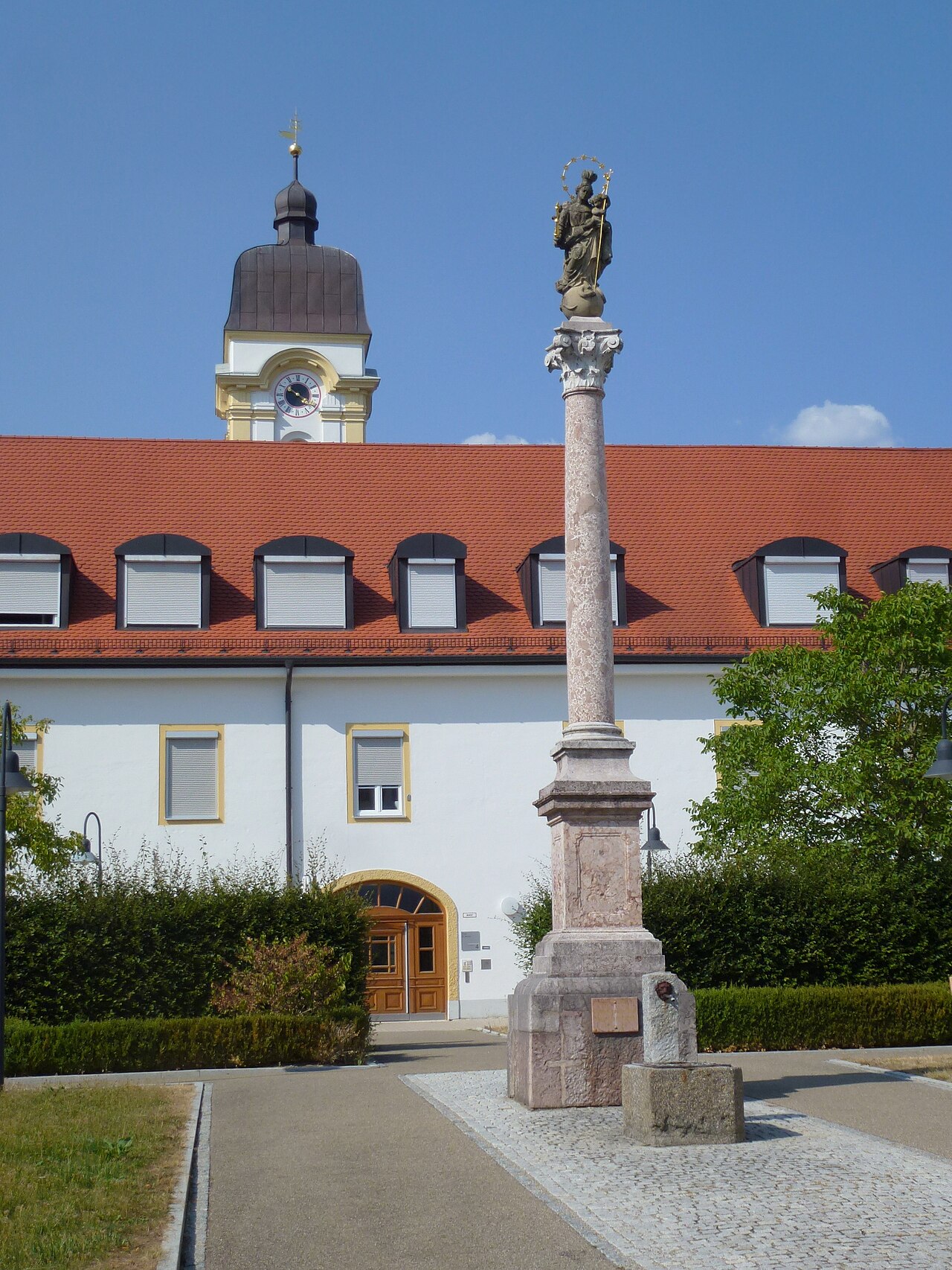 Schönbrunn, Marienplatz 3: Ensemble