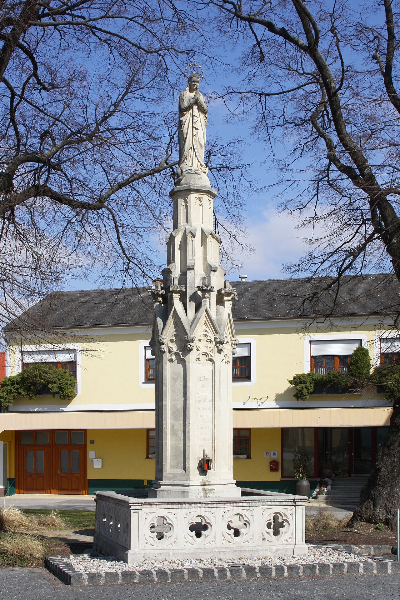 Die Mariensäule in der burgenländischen Stadt Purbach am Neusiedler See
