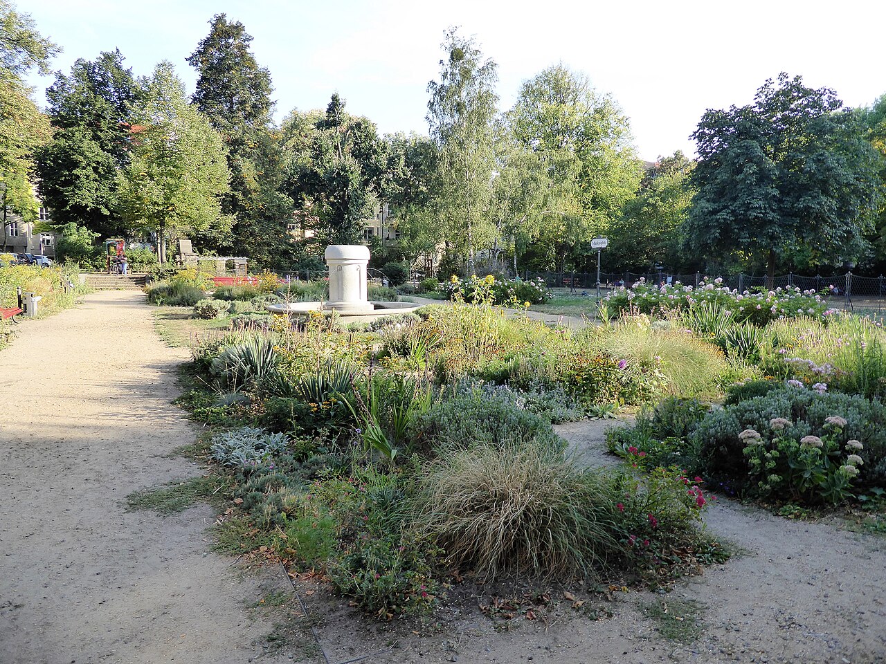 Steglitz Markusplatz Brunnen, 1995 wiederhergestellt, 2007 in Betrieb genommen