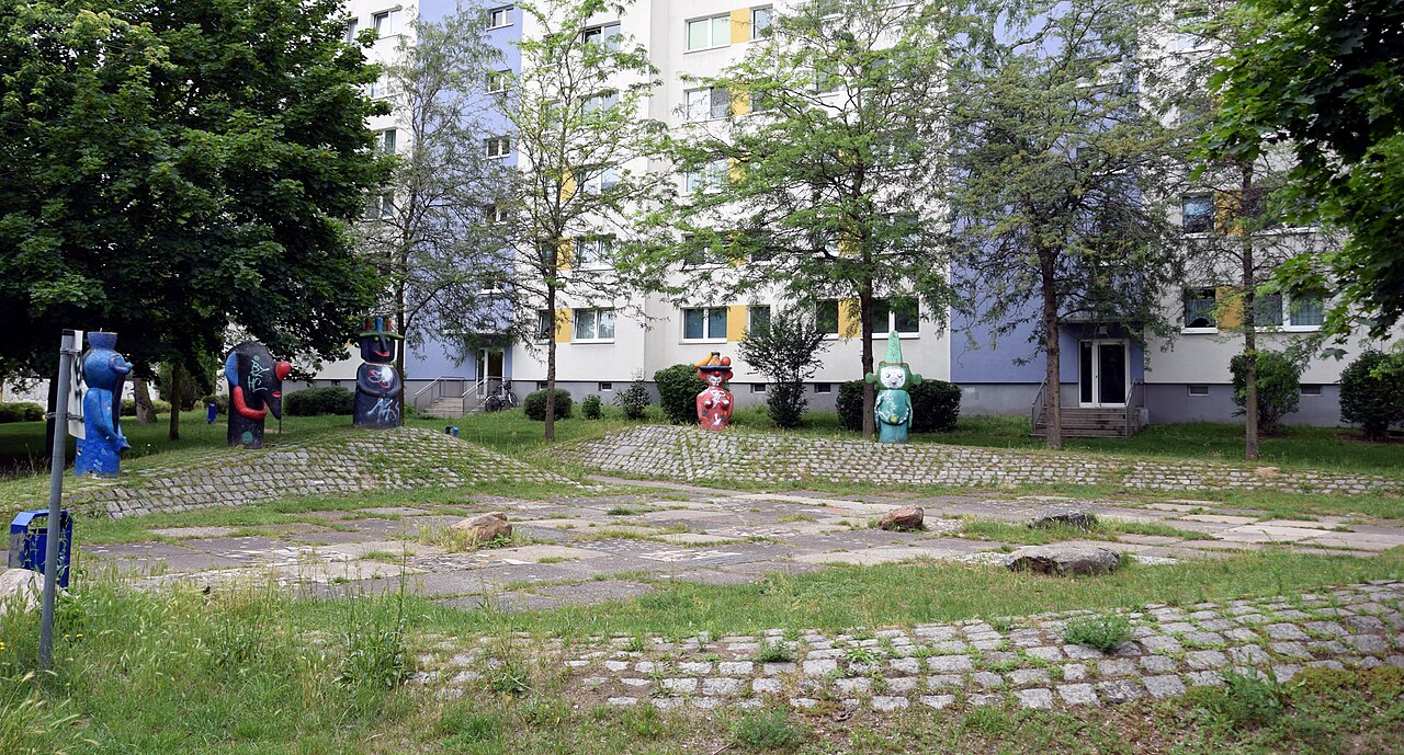 Sculptures at Borkheider Straße (Berlin-Marzahn, Germany)