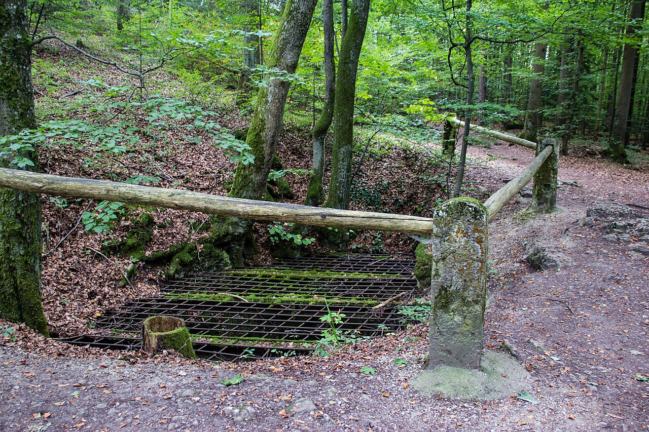 Maximiliansgrotte, Windloch