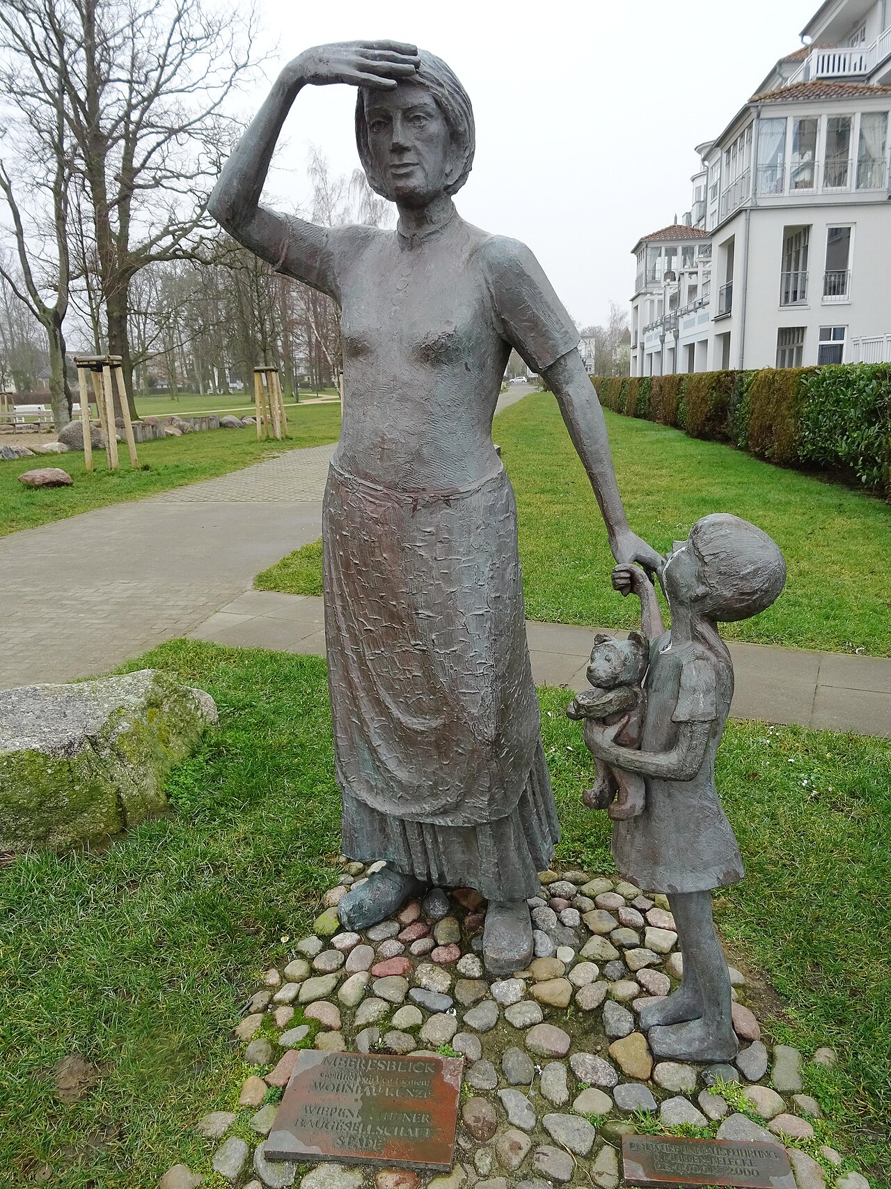 Kühlungsborn, Strandpromenade , Figur Meeresblick vom Bildhauer Frijo Müller-Belecke (eigentlich Friedrich-Josef Müller