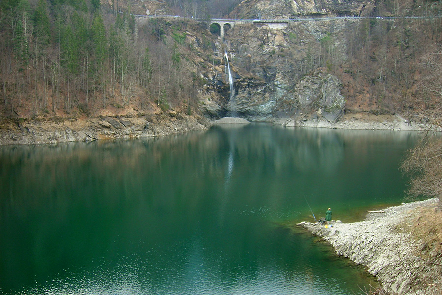 Bacino artificiale di Palagnedra (CH) lungo il torrente Melezzo (o Melezza)