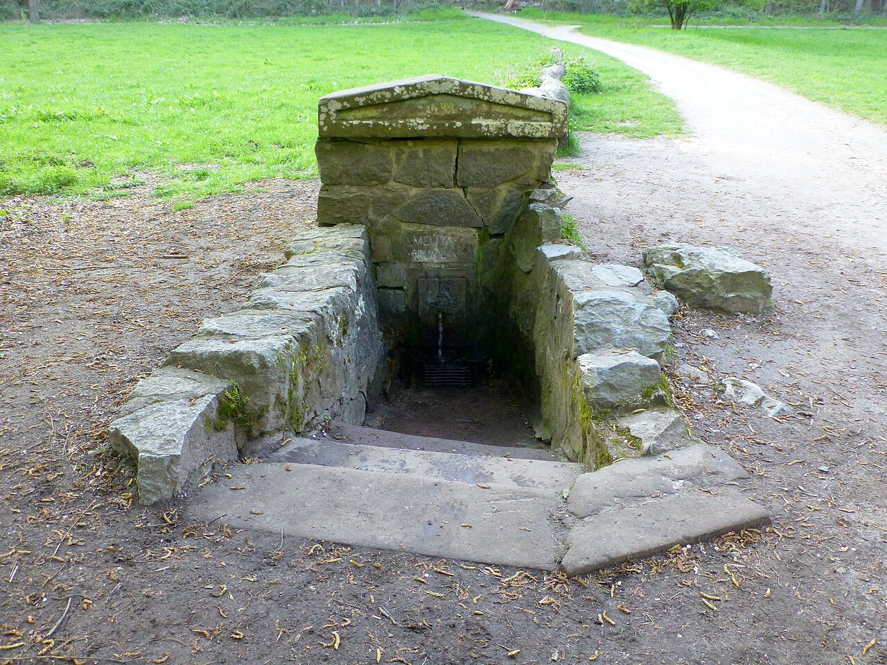Melita-Brunnen unterhalb des Prinzenbergs in Darmstadt-Eberstadt