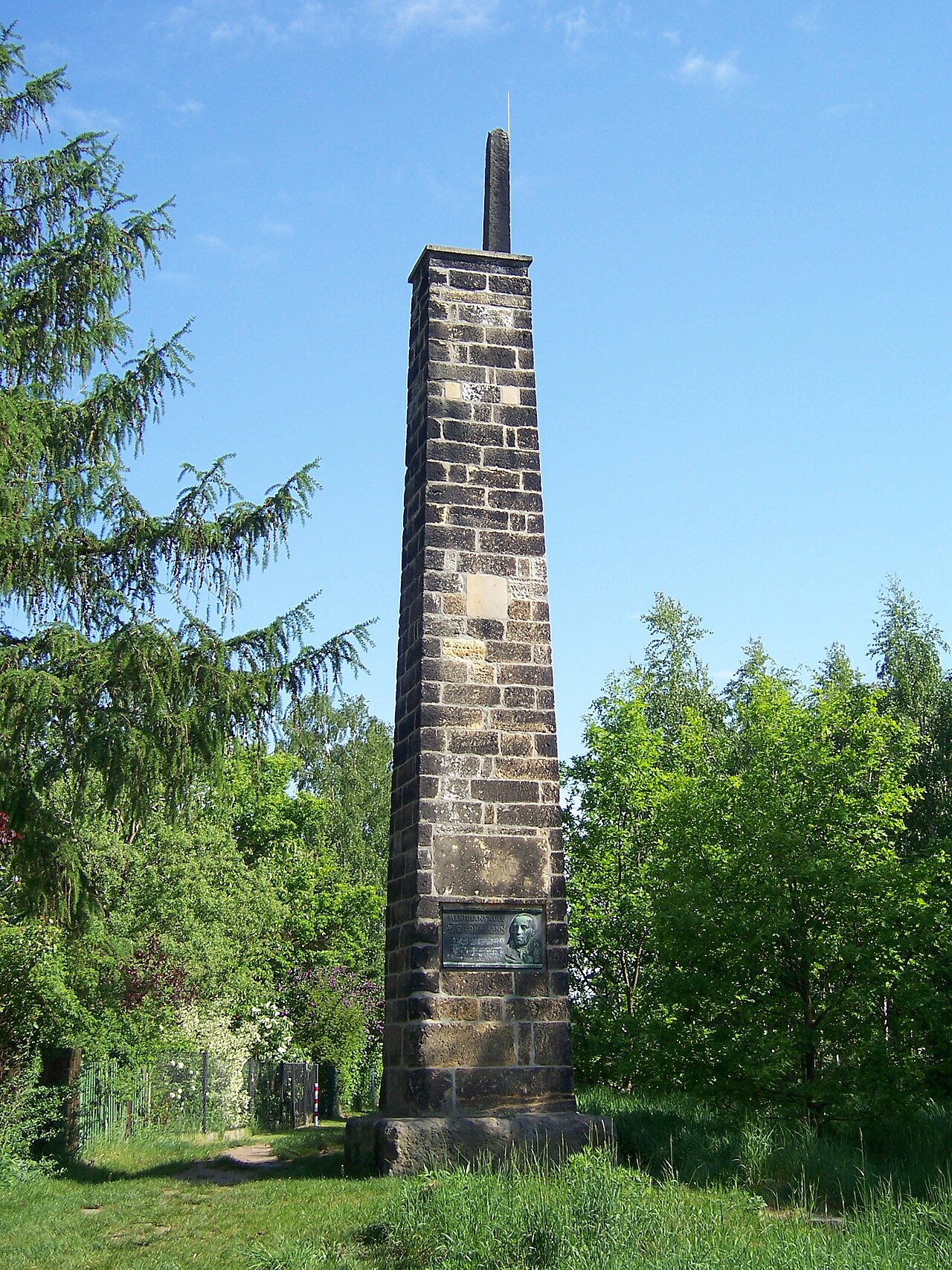 Meridiansäule von Wilhelm Gotthelf Lohrmann in Dresden-Rähnitz