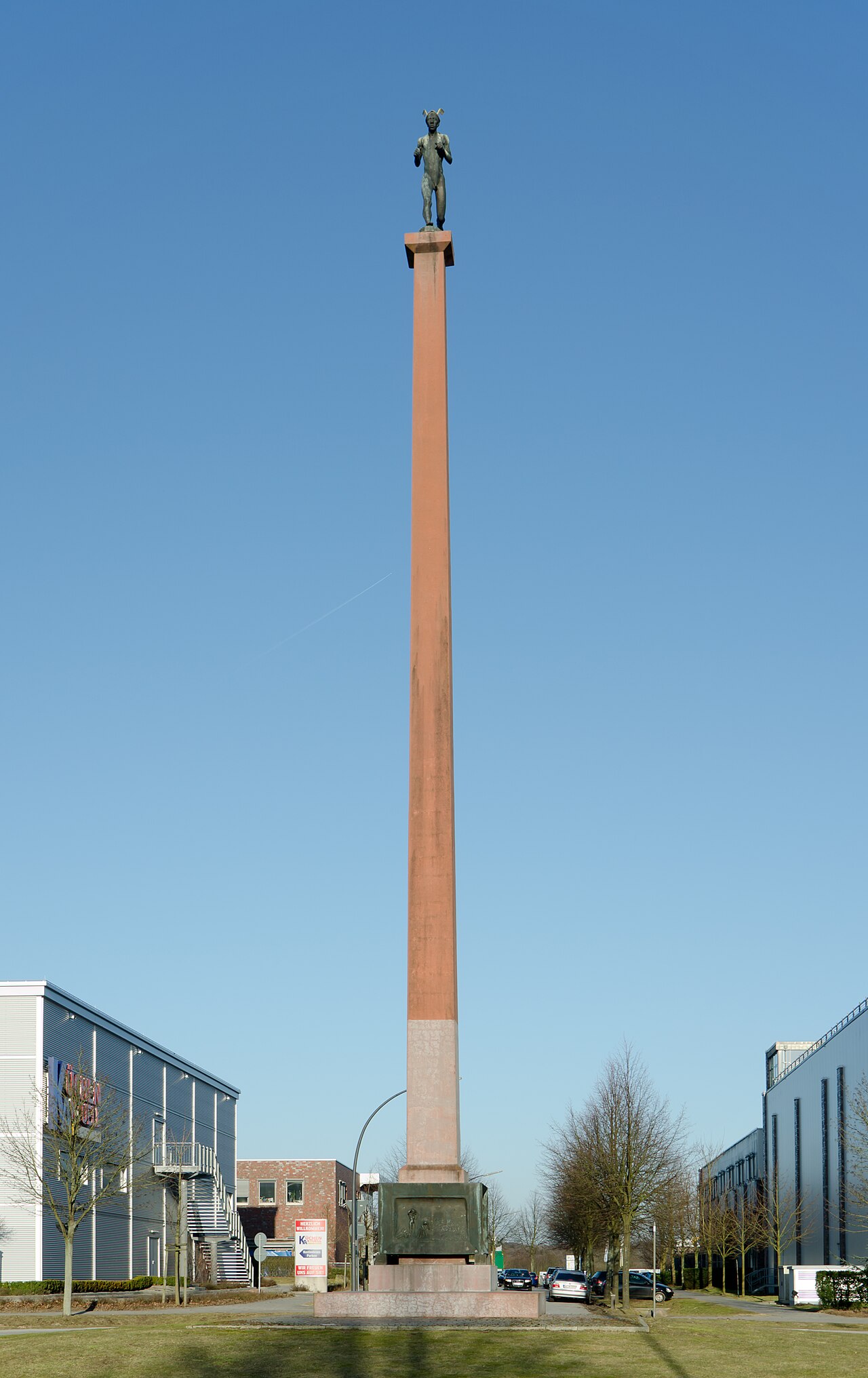 Merkursäule (1993) des deutschen Bildhauers Bernd Stöcker , Merkurpark, Merkurring in Hamburg-Rahlstedt