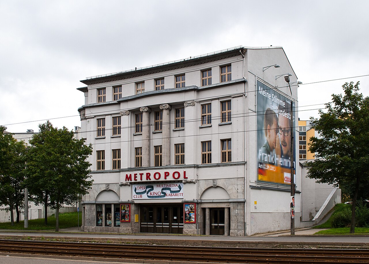 Gebäude und Denkmal in Chemnitz (Sachsen), ehemals Karl-Marx-Stadt