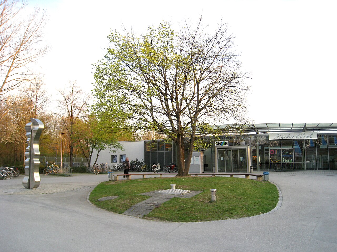 Michaelibad, Munich, entrance