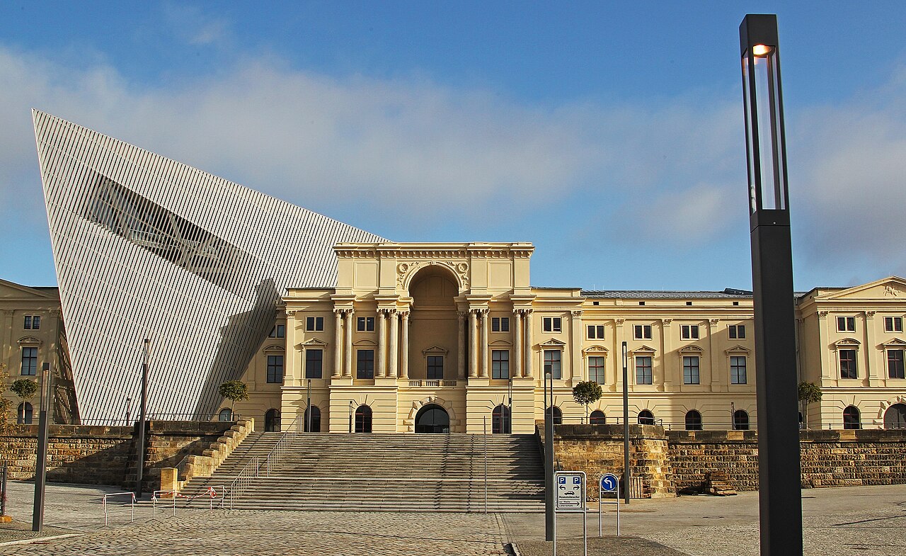 Außenaufnahme des Militärhistorischen Museums in Dresden