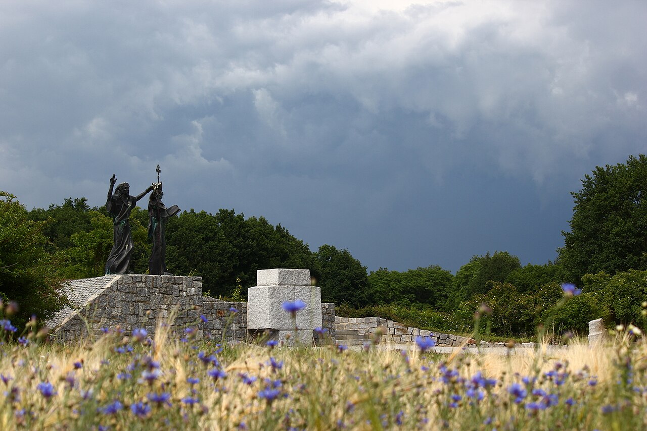 Die Slawenapostel Kyrill und Method am Milleniumsdenkmal bei Bautzen in der sorbischen Oberlausitz