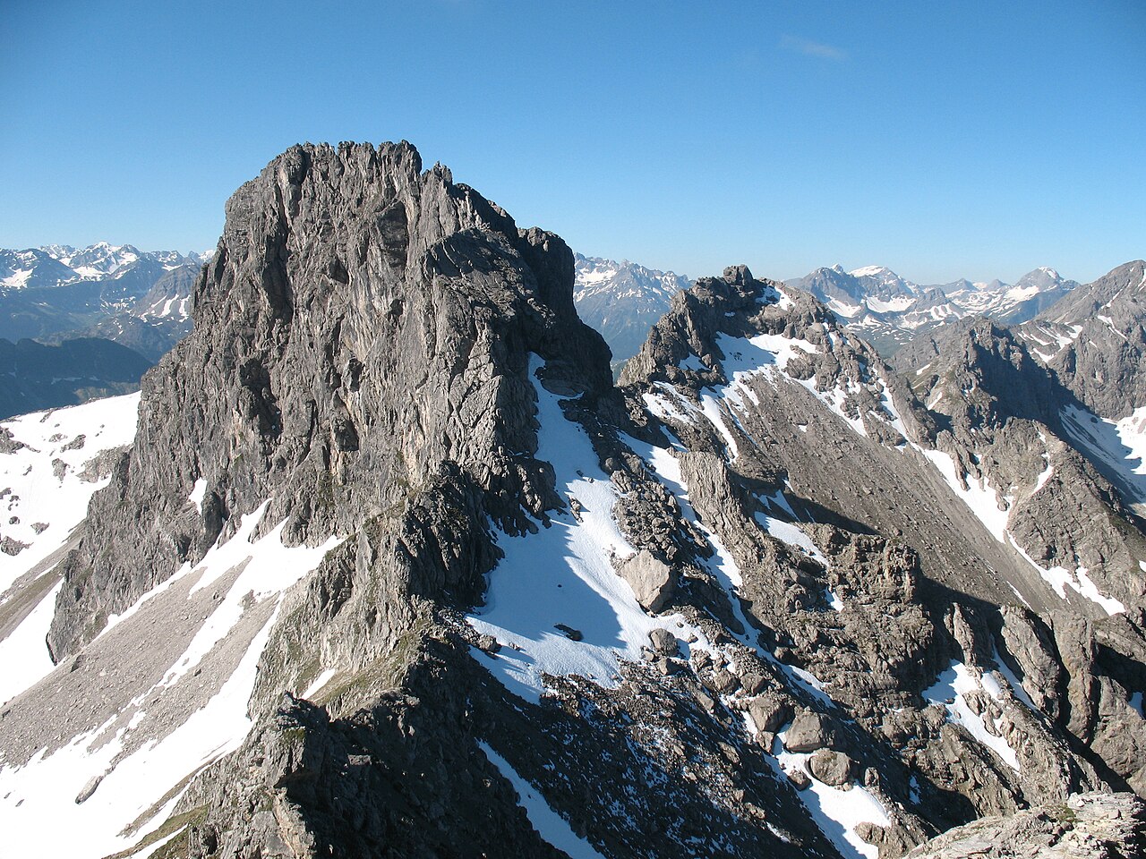 Blick vom Dritten Schafalpenkopf auf Zweiten (2302 m) und Ersten (2272 m)