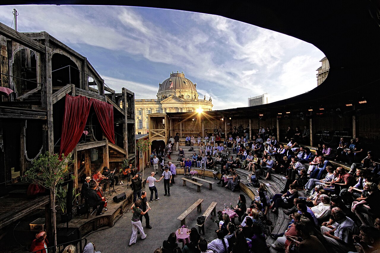 Amphitheater des Monbijou Theater gegenüber Bode-Museum Berlin
