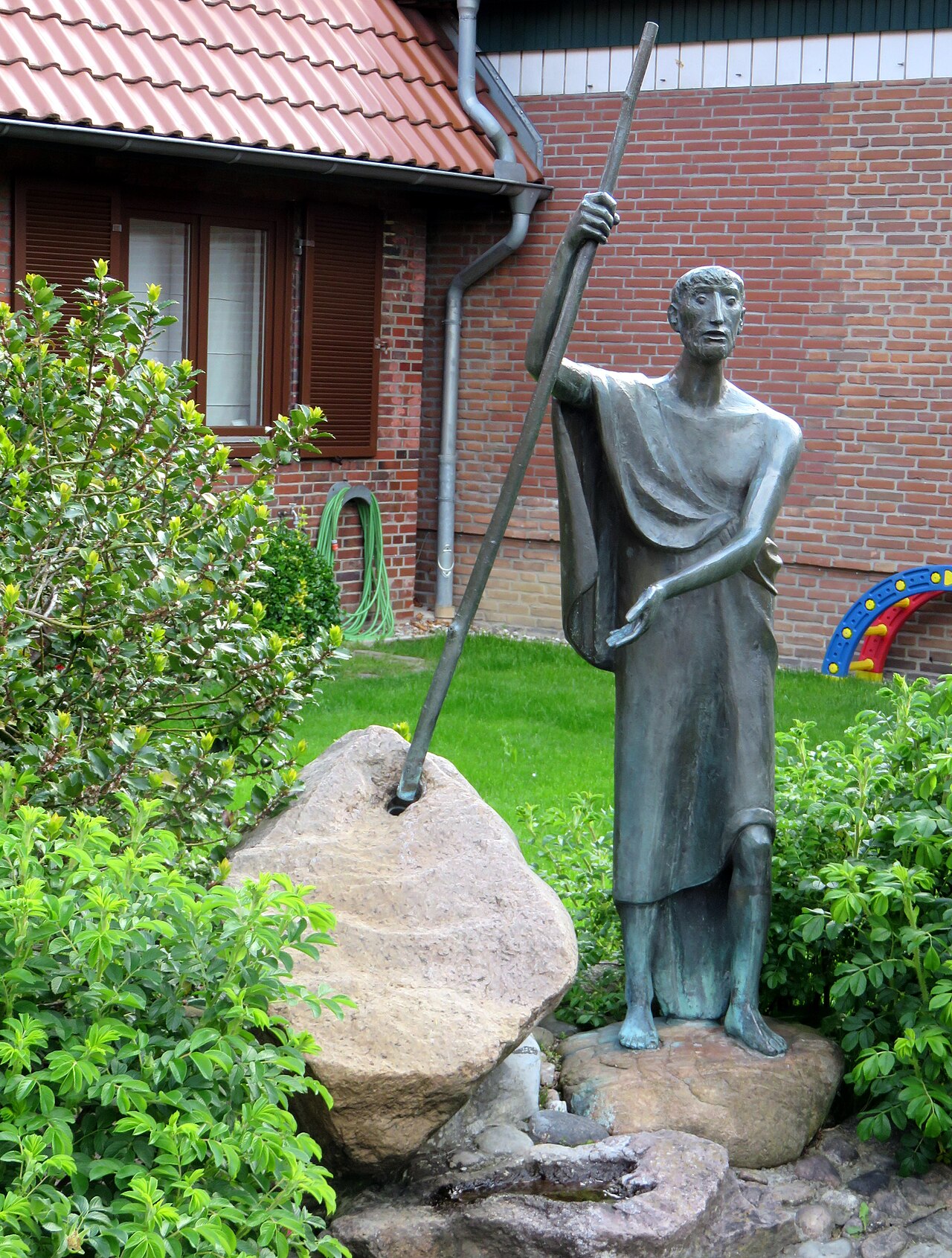 “Mosesbrunnen“ im Innenhof der St