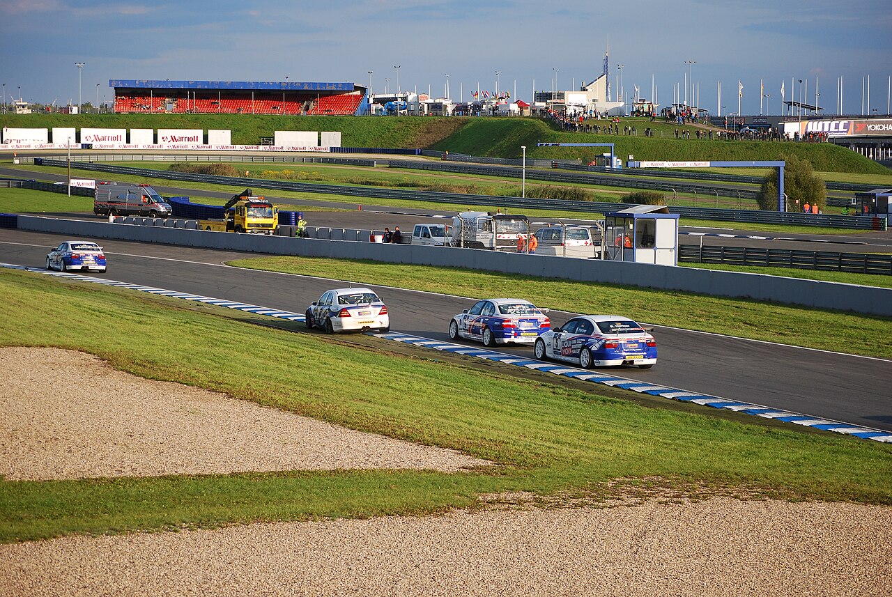part of the Super 2000 class of ADAC Procar at Oschersleben